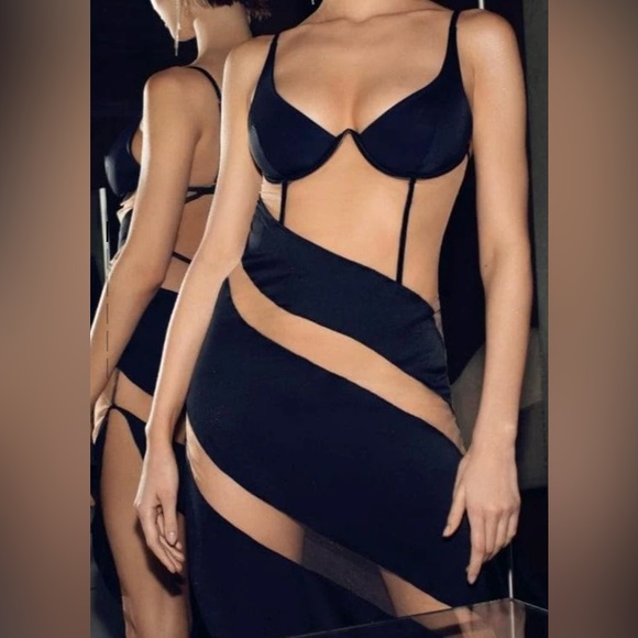 God Saves Queens Scarlett Dress - Picture 6 of 10